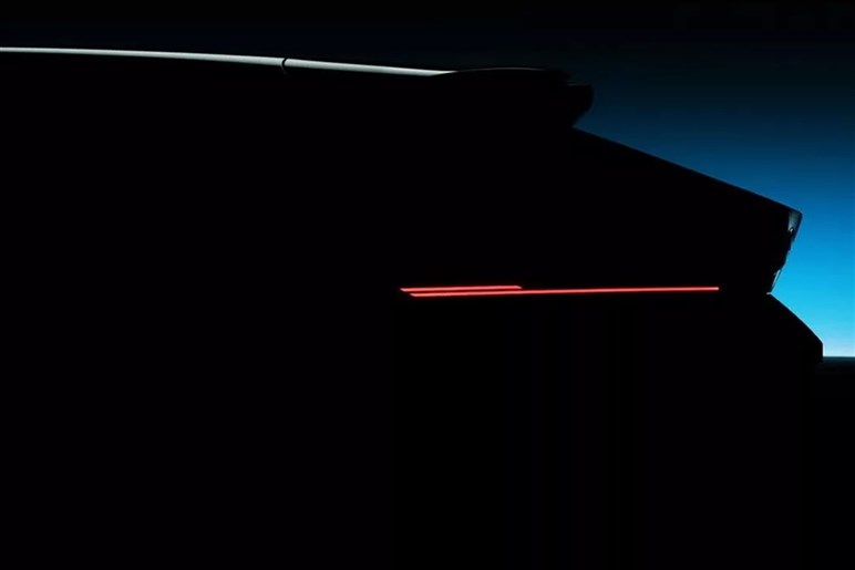 BMWが“謎のコンセプトカー”を予告。7000万円超「スカイトップ」の追加仕様か…「ヴィラ・デステ」で公開へ