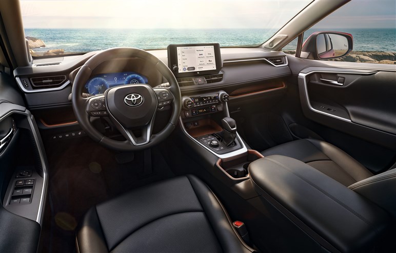 もはや“ランクルの弟”的な立ち位置に。新型「RAV4」世界初公開直前…デザインやスペックの注目点とは？