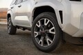 【明日発表】新ハンマーヘッドライトが見えた！ 新型「RAV4」の追加イメージが公開。GR仕様も設定か!?