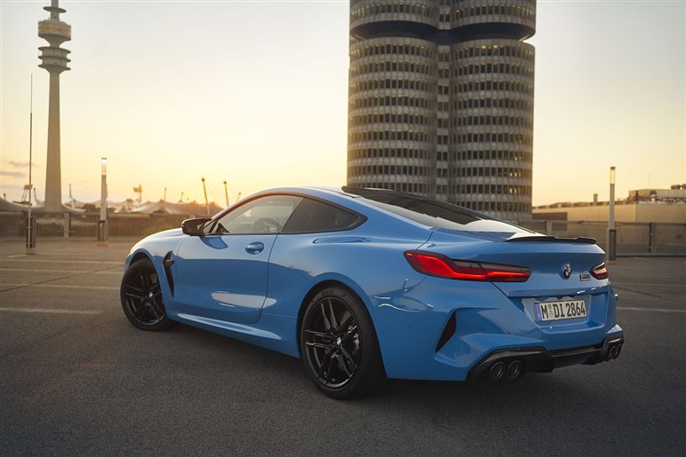 BMWが“謎のコンセプトカー”を予告。7000万円超「スカイトップ」の追加仕様か…「ヴィラ・デステ」で公開へ
