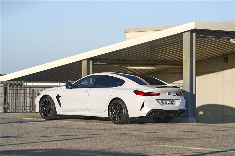 BMWが“謎のコンセプトカー”を予告。7000万円超「スカイトップ」の追加仕様か…「ヴィラ・デステ」で公開へ