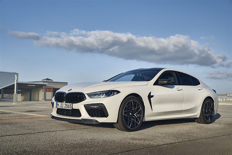 BMWが“謎のコンセプトカー”を予告。7000万円超「スカイトップ」の追加仕様か…「ヴィラ・デステ」で公開へ