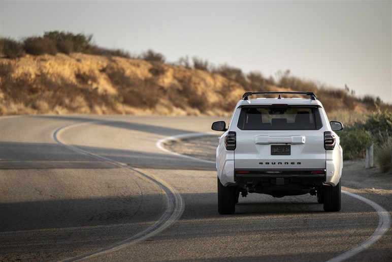 【明日発表】新ハンマーヘッドライトが見えた！ 新型「RAV4」の追加イメージが公開。GR仕様も設定か!?