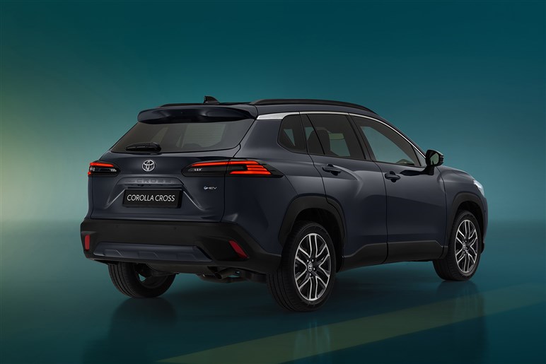 もはや“ランクルの弟”的な立ち位置に。新型「RAV4」世界初公開直前…デザインやスペックの注目点とは？