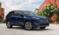 もはや“ランクルの弟”的な立ち位置に。新型「RAV4」世界初公開直前…デザインやスペックの注目点とは？