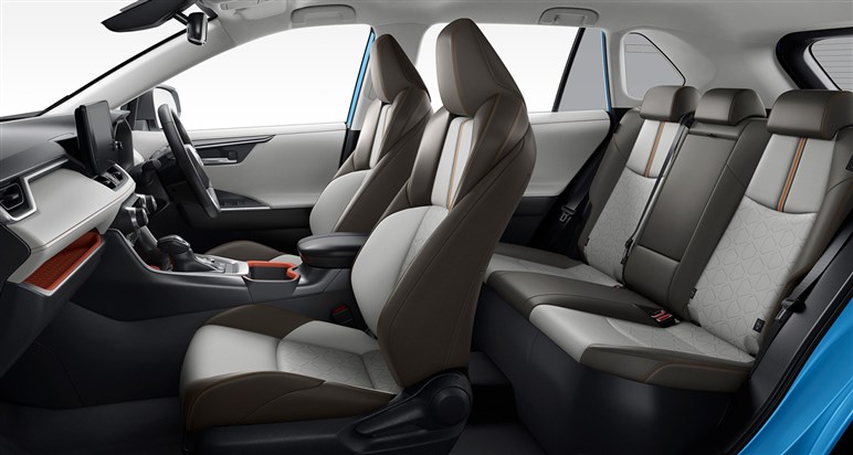 もはや“ランクルの弟”的な立ち位置に。新型「RAV4」世界初公開直前…デザインやスペックの注目点とは？