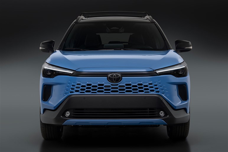 もはや“ランクルの弟”的な立ち位置に。新型「RAV4」世界初公開直前…デザインやスペックの注目点とは？