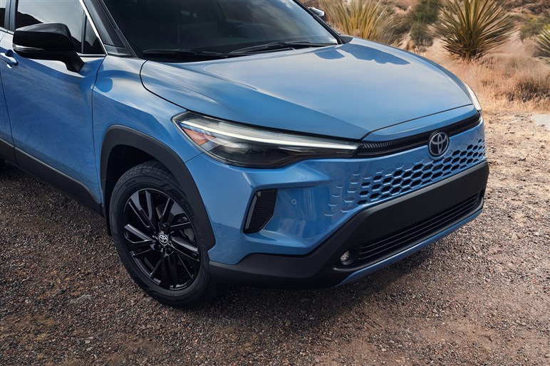 もはや“ランクルの弟”的な立ち位置に。新型「RAV4」世界初公開直前…デザインやスペックの注目点とは？