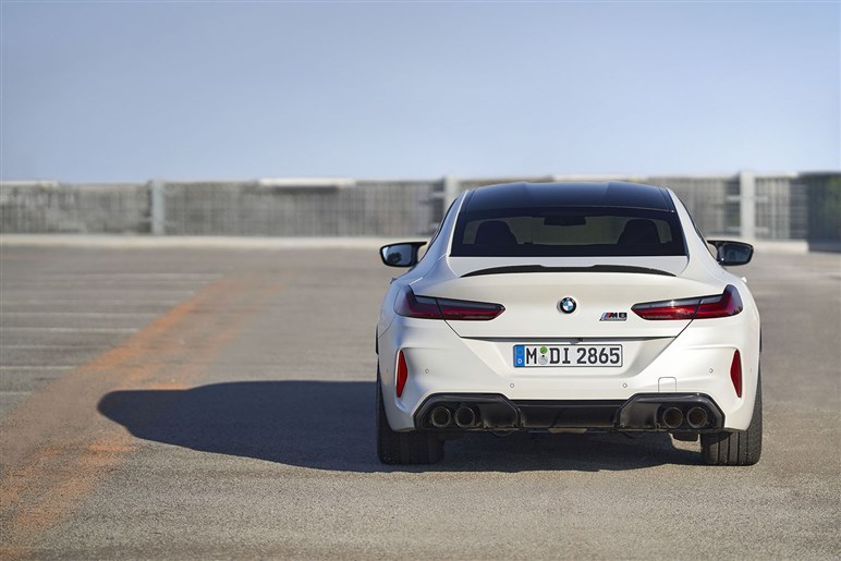 BMWが“謎のコンセプトカー”を予告。7000万円超「スカイトップ」の追加仕様か…「ヴィラ・デステ」で公開へ