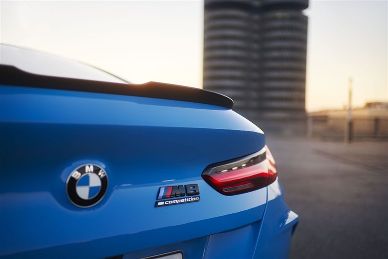 BMWが“謎のコンセプトカー”を予告。7000万円超「スカイトップ」の追加仕様か…「ヴィラ・デステ」で公開へ