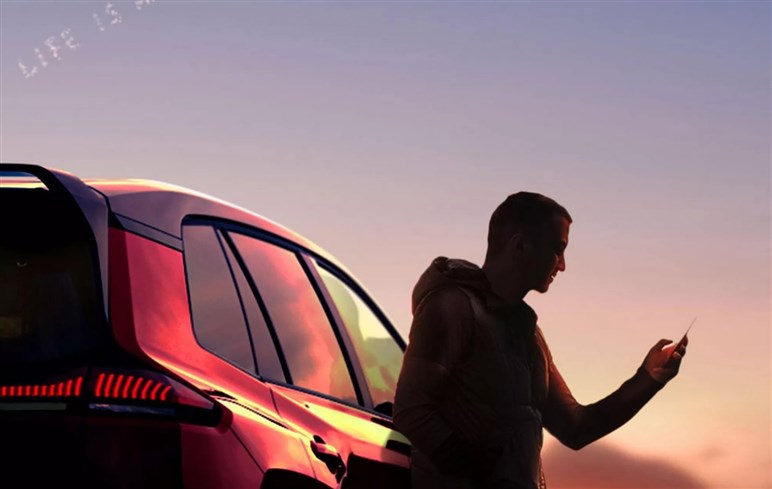 【明日発表】新ハンマーヘッドライトが見えた！ 新型「RAV4」の追加イメージが公開。GR仕様も設定か!?