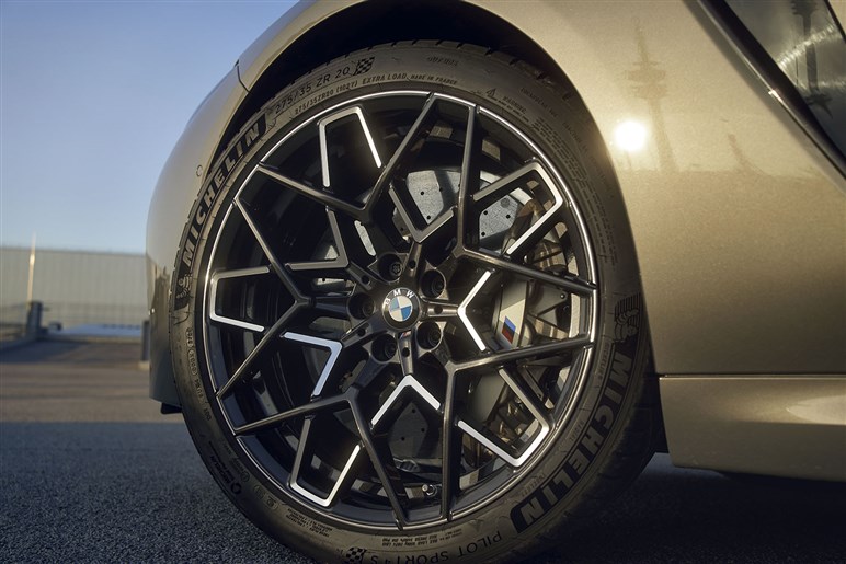 BMWが“謎のコンセプトカー”を予告。7000万円超「スカイトップ」の追加仕様か…「ヴィラ・デステ」で公開へ