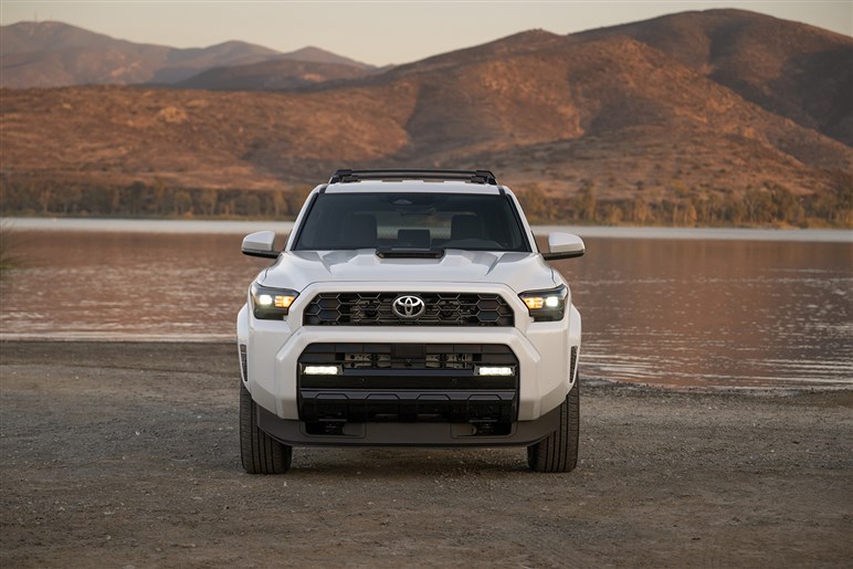 【明日発表】新ハンマーヘッドライトが見えた！ 新型「RAV4」の追加イメージが公開。GR仕様も設定か!?