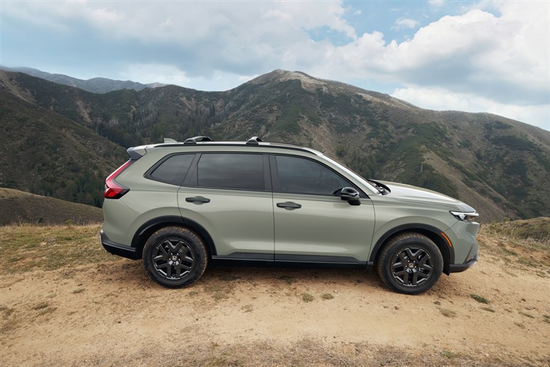【明日発表】新ハンマーヘッドライトが見えた！ 新型「RAV4」の追加イメージが公開。GR仕様も設定か!?