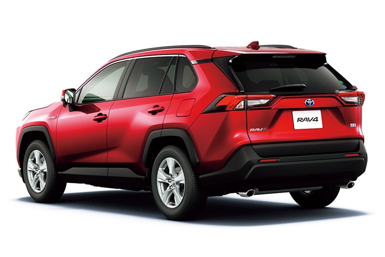 もはや“ランクルの弟”的な立ち位置に。新型「RAV4」世界初公開直前…デザインやスペックの注目点とは？