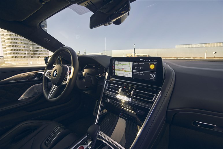BMWが“謎のコンセプトカー”を予告。7000万円超「スカイトップ」の追加仕様か…「ヴィラ・デステ」で公開へ