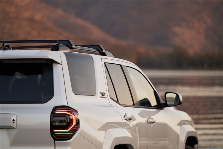 【明日発表】新ハンマーヘッドライトが見えた！ 新型「RAV4」の追加イメージが公開。GR仕様も設定か!?