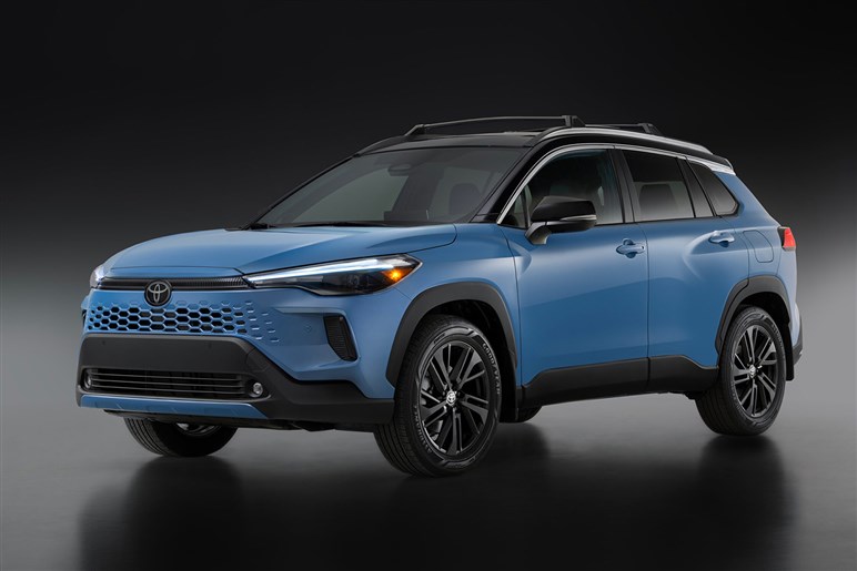 もはや“ランクルの弟”的な立ち位置に。新型「RAV4」世界初公開直前…デザインやスペックの注目点とは？
