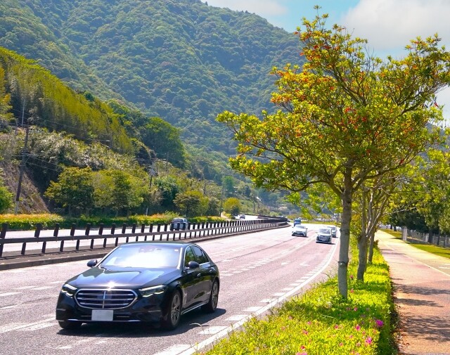 セールスの顧客満足度が高い自動車ブランドTOP3、3位メルセデス・ベンツ、2位レクサス、1位は？