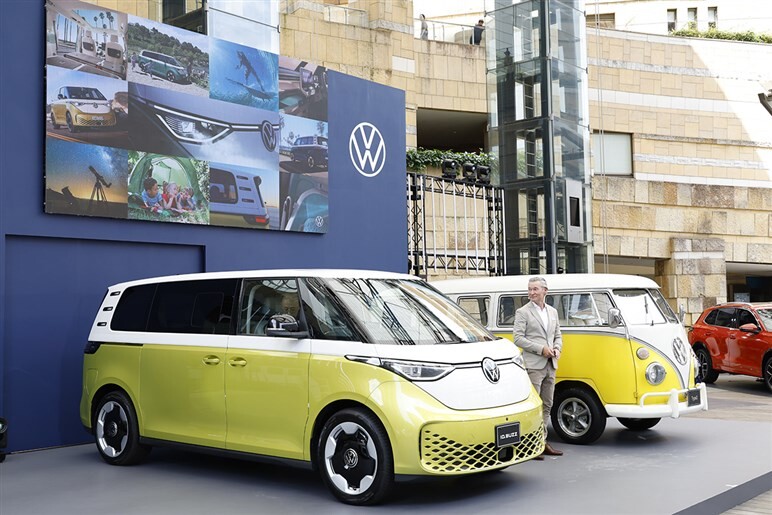 【アルファード超えの存在感】VWの新型ミニバン「ID.バズ」が日本予約開始。圧倒的センスで日本の風景を書き換えるか？