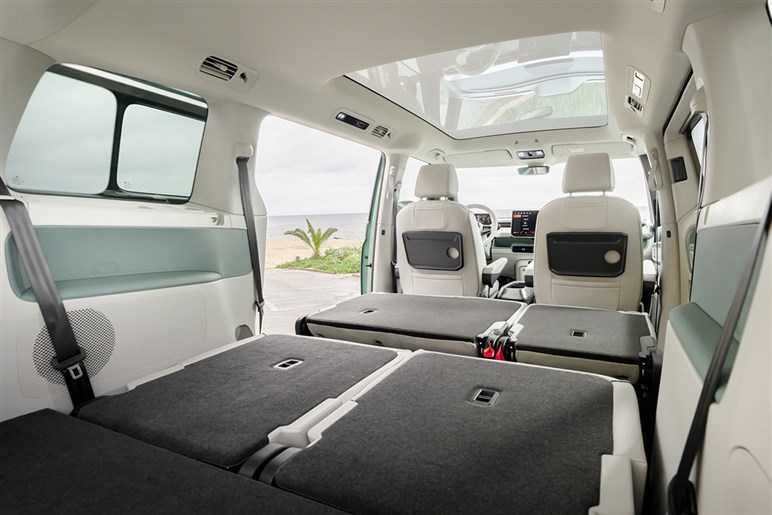 【アルファード超えの存在感】VWの新型ミニバン「ID.バズ」が日本予約開始。圧倒的センスで日本の風景を書き換えるか？