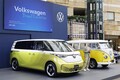【アルファード超えの存在感】VWの新型ミニバン「ID.バズ」が日本予約開始。圧倒的センスで日本の風景を書き換えるか？