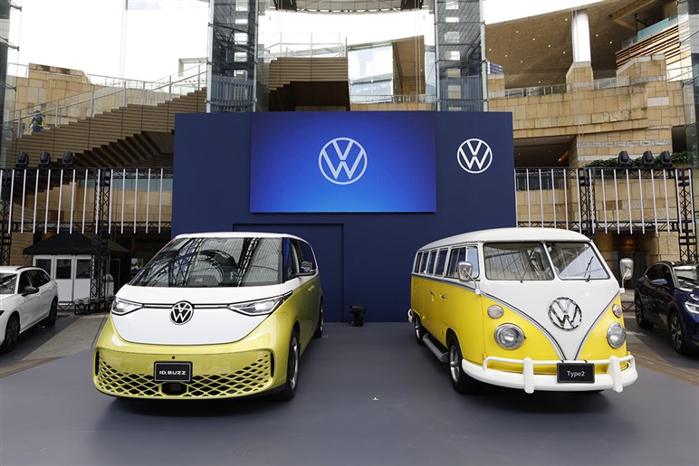 【アルファード超えの存在感】VWの新型ミニバン「ID.バズ」が日本予約開始。圧倒的センスで日本の風景を書き換えるか？