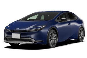 かつて販売トップに君臨した燃費王「プリウス」の現在地。前年比84.2%でも、今なお高い支持を集めるワケ