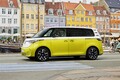 【アルファード超えの存在感】VWの新型ミニバン「ID.バズ」が日本予約開始。圧倒的センスで日本の風景を書き換えるか？