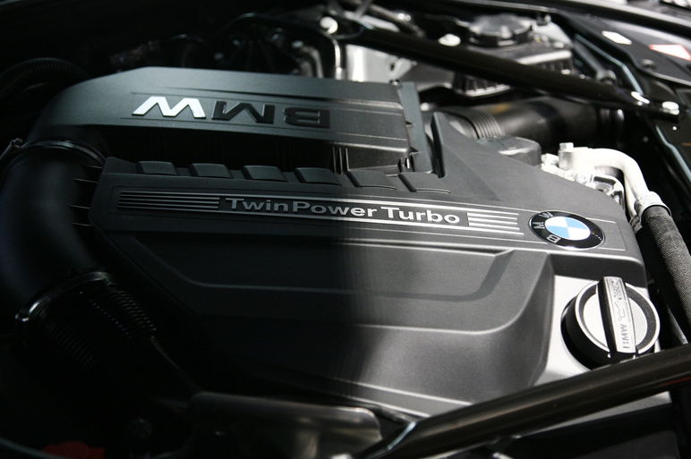 BMW新型5シリーズ登場 新エコ技術に注目。