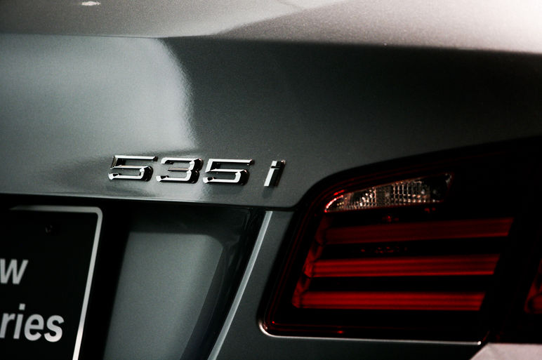 BMW新型5シリーズ登場 新エコ技術に注目。