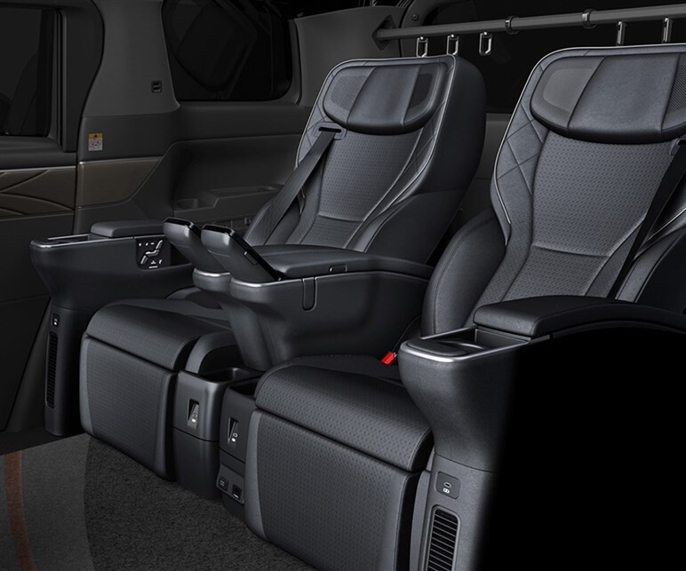 豪華仕様「アルファード・スペーシャスラウンジ」が「レクサスLM」に逆立ちしても敵わない点とは？