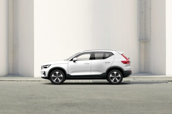 ボルボ、内燃機関コンパクト『XC40』に次世代UXを導入。ハイエンドグレード“ウルトラB3”も追加設定