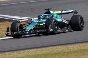ピレリ、2026年用F1タイヤをシルバーストンでテスト。アストンマーティンとザウバーが走行