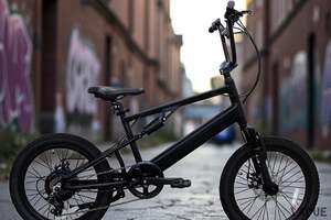走破性とデザイン性を高次元で両立！ 「BMXスタイル」のフォルムがカッコいい次世代“電動アシスト自転車”の実力とは