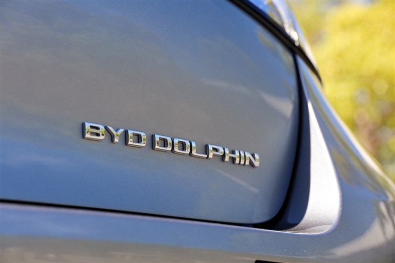 【中国EVの黒船!?】BYDの第2弾「ドルフィン」はさらに安そう！ 日本で何台売れれば成功か考えた