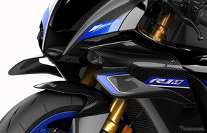 ヤマハのフラッグシップ『YZF-R1/R1M』が進化！ MotoGPさながらの巨大ウイングレット装着