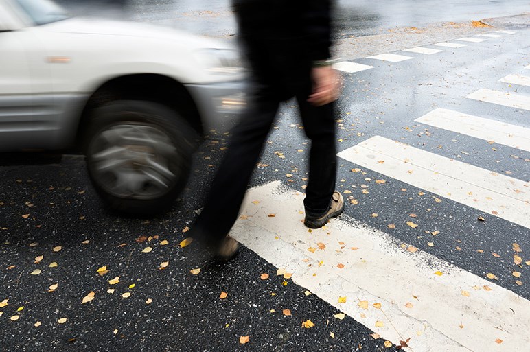 「信号機なし横断歩道に歩行者がいても止まらない問題」は今年改善されたのか