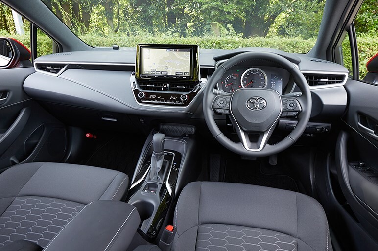 トヨタの未来を占う新型カローラ。公道試乗会の評価はほぼ絶賛か