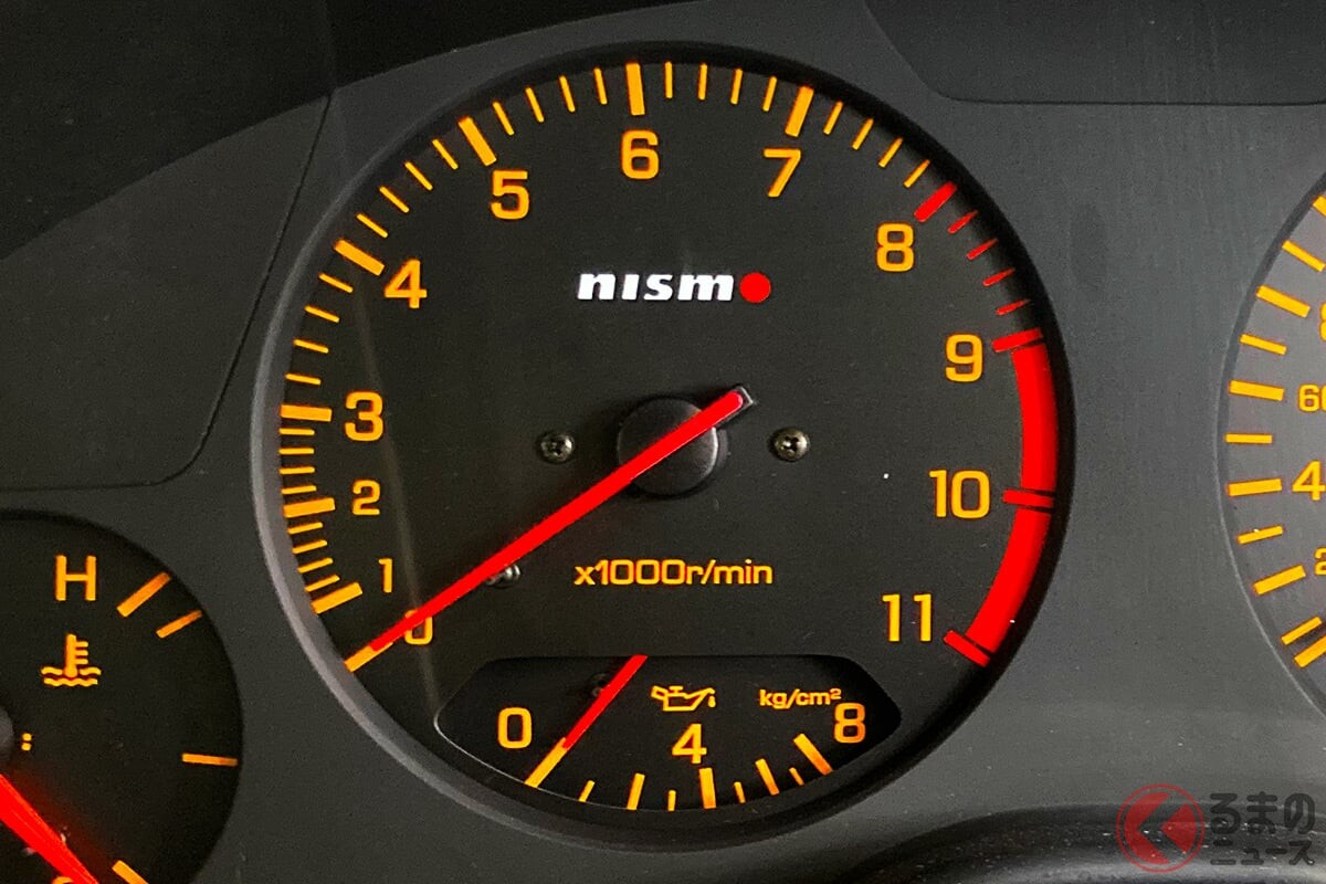 車の「タコメーター」ってなんですか？ 針は何を示していて「いつ」使うの？ 近年では「本来の役割」が薄れてきた傾向も… 活用すべきタイミングはあるのか