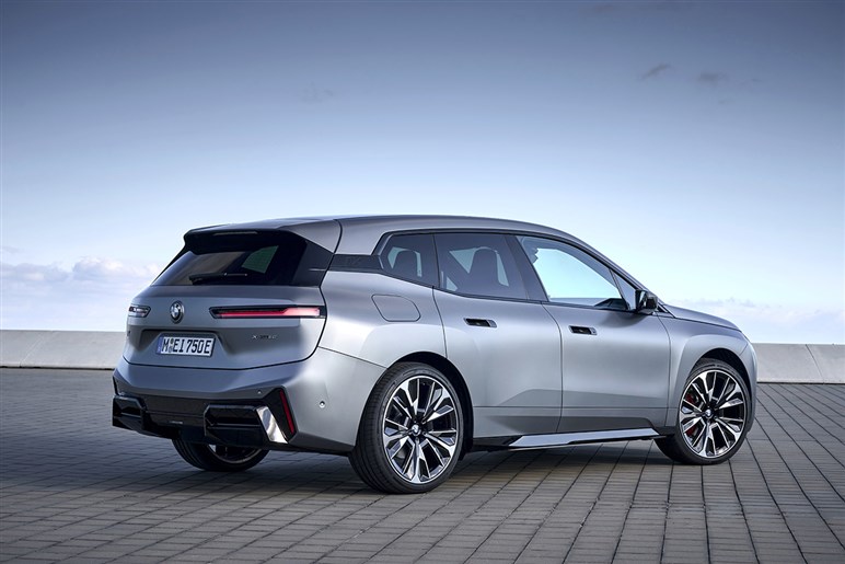 生産終了と噂のBMW「XM」後継はSUV版“スピードトップ”か。ベースはカイエン超えサイズの中国産大型SUVってマジ？
