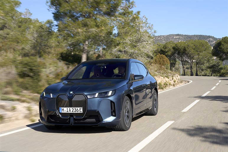 生産終了と噂のBMW「XM」後継はSUV版“スピードトップ”か。ベースはカイエン超えサイズの中国産大型SUVってマジ？