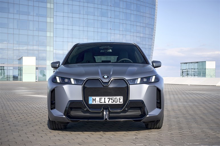 生産終了と噂のBMW「XM」後継はSUV版“スピードトップ”か。ベースはカイエン超えサイズの中国産大型SUVってマジ？