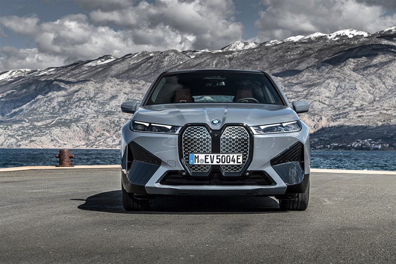 生産終了と噂のBMW「XM」後継はSUV版“スピードトップ”か。ベースはカイエン超えサイズの中国産大型SUVってマジ？