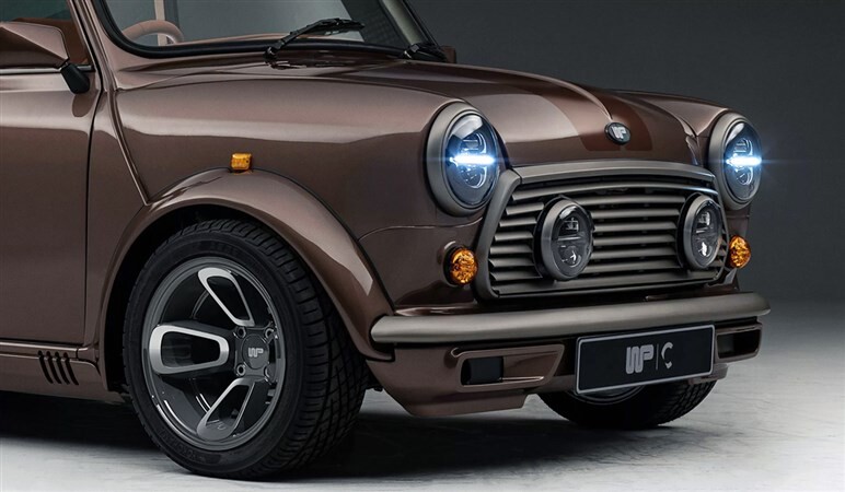 【復活】「クラシックミニ」が英国デザイナーの手で超進化。110馬力のラリーエンジン搭載で1500万円から