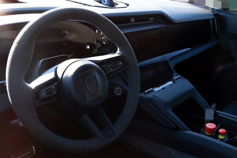 【なぜ今EV？】ポルシェ新型「カイエン」がフル電動化。マカン似フォルムや異次元4枚スクリーンでターボは1900万円超え