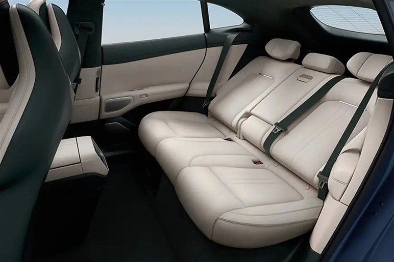 生産終了と噂のBMW「XM」後継はSUV版“スピードトップ”か。ベースはカイエン超えサイズの中国産大型SUVってマジ？