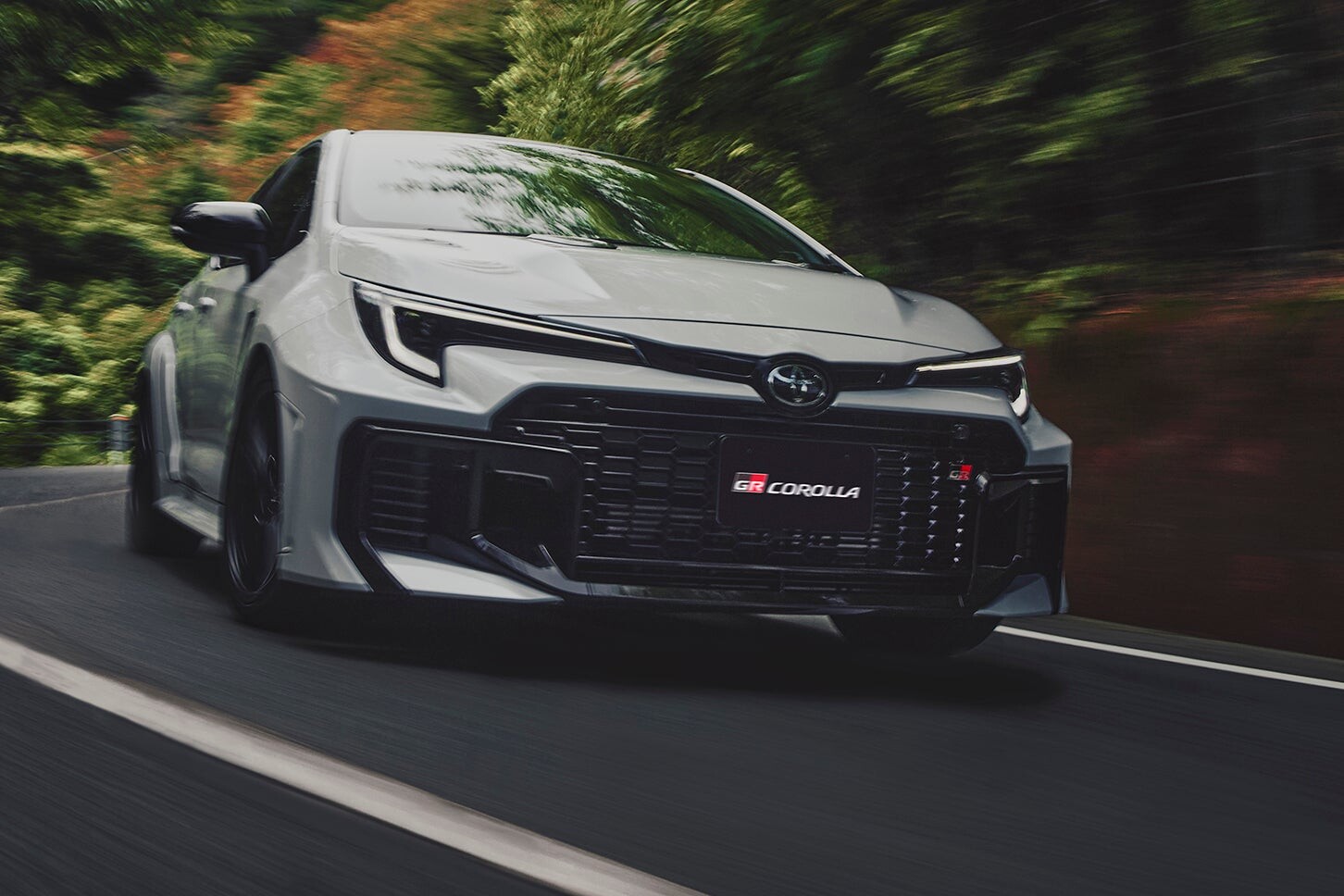 今度こそ買える？ トヨタ「GRカローラ」が大幅進化！ 改良新型はボディ骨格と吸気冷却性能がアップし、供給体制を改善【新車ニュース】