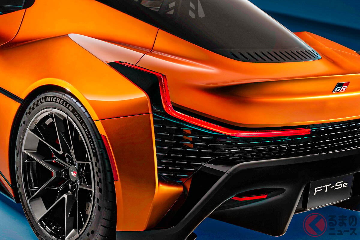 トヨタの「“スゴい”2人乗りスポーツカー」に注目！ 全長4.4mの「ちょうどイイサイズ！」に高性能4WD搭載？ 次期「スープラ」想わせるワイド＆ロースタイルの「FT-Se」コンセプトに期待大！