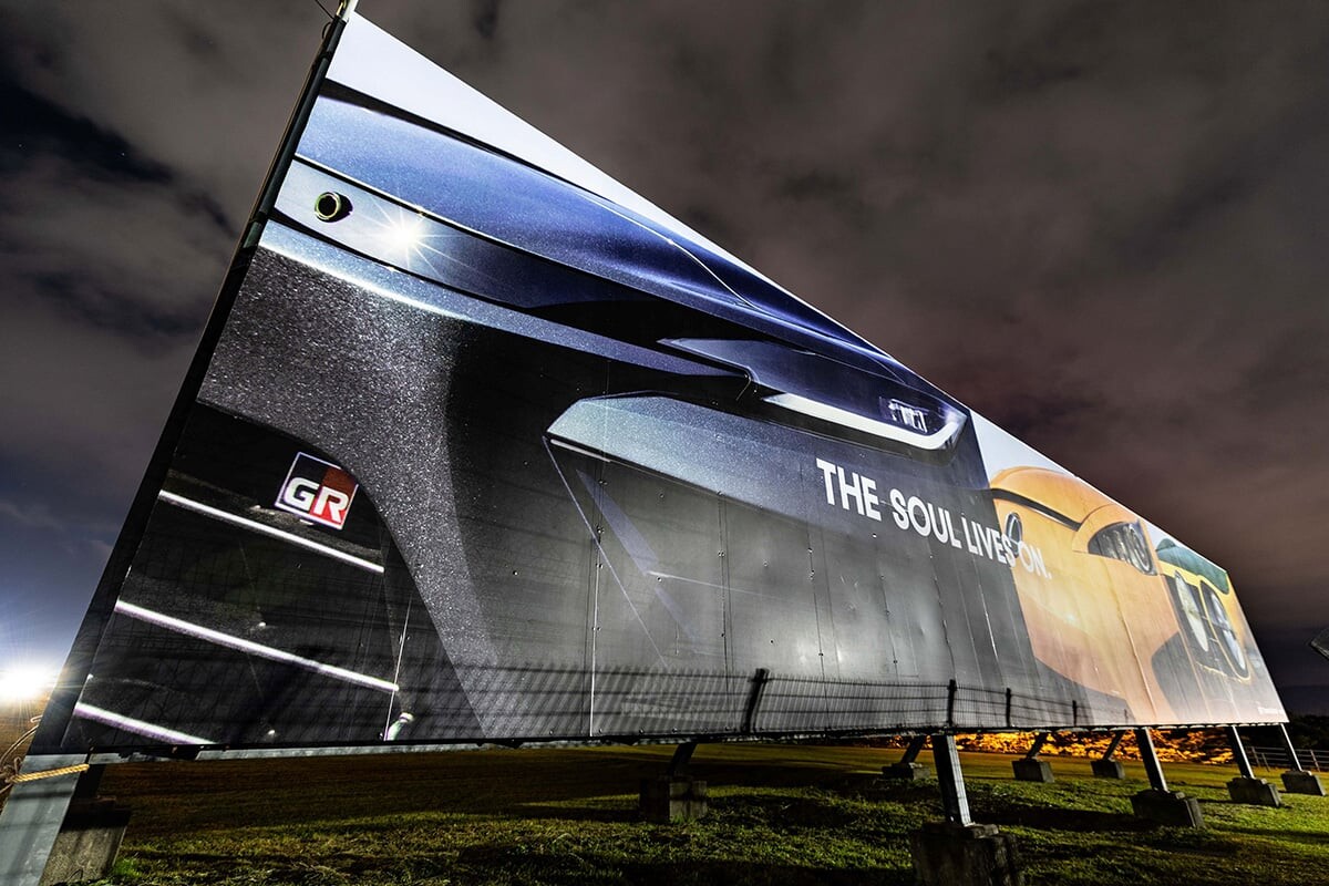 トヨタが「謎のスポーツカー」先行公開!? 「2000GT」＆「LFA」を継承するモデルか… 「THE SOUL LIVES ON.」の意味は？ 真相解明まであと3日